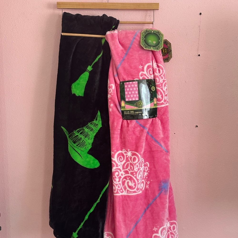 Wicked Set Of Two Decorative Throws 50 x 70 Glinda & Elphaba